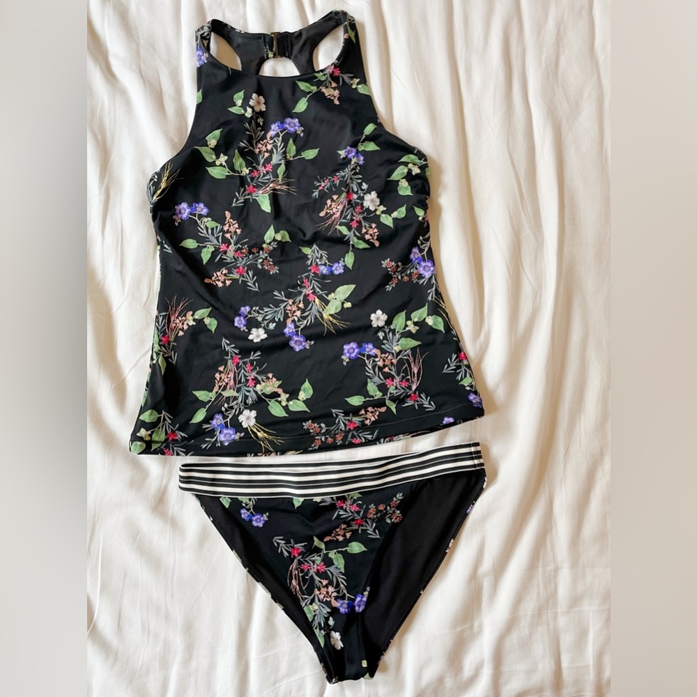 Cute ! Athleta floral tankini. Bottom SZ M- top 36B/C - excellent used condition